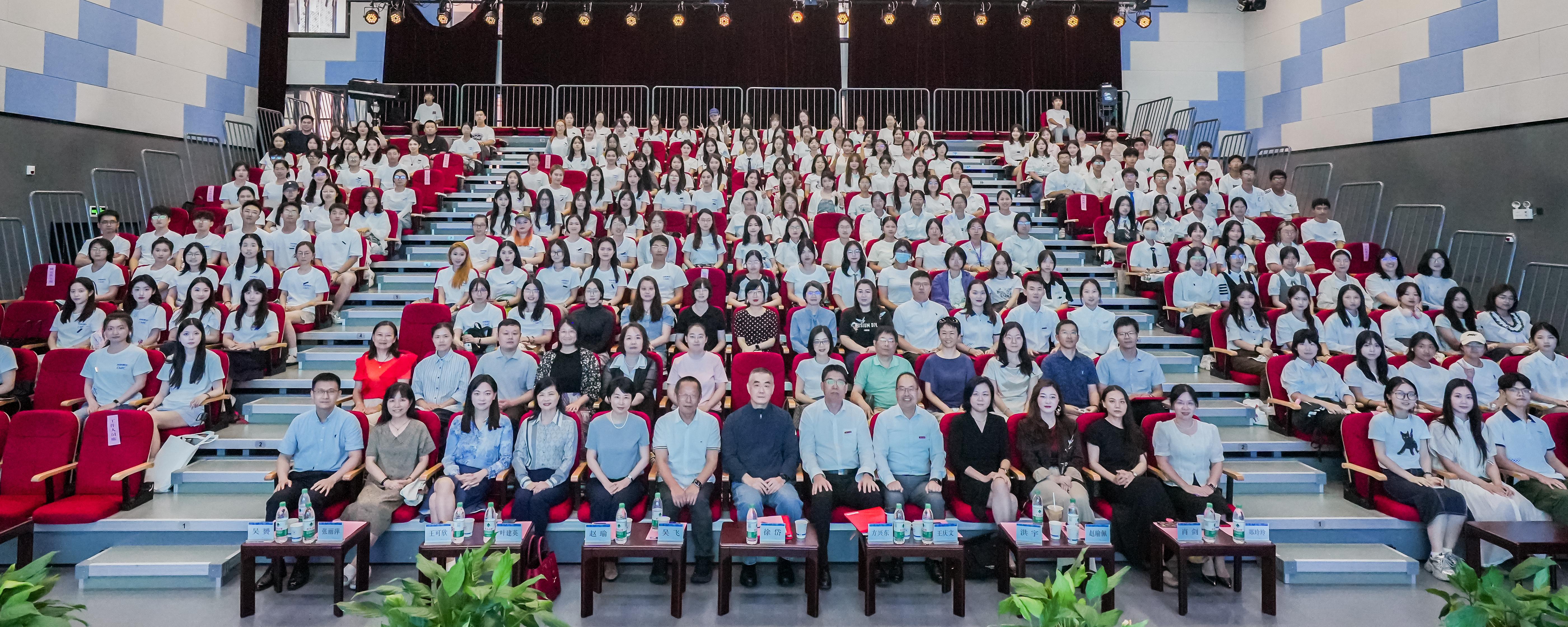 “青媒”启新程,携手赴星辰——台湾av-国产av-成人av
2024年开学典礼圆满举行